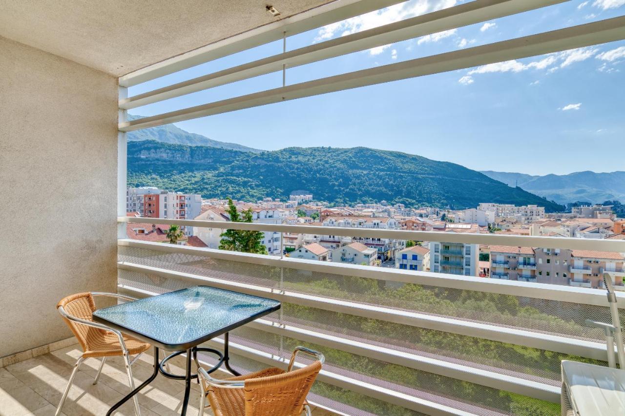Apartment Sea View In *